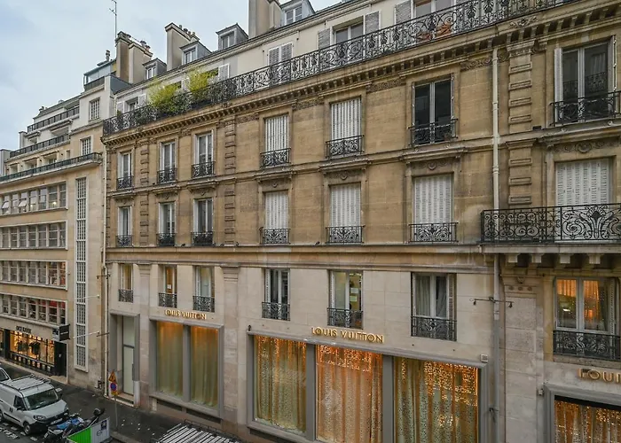 The Place To Be In Saint Germain Des Pres - Montana 2