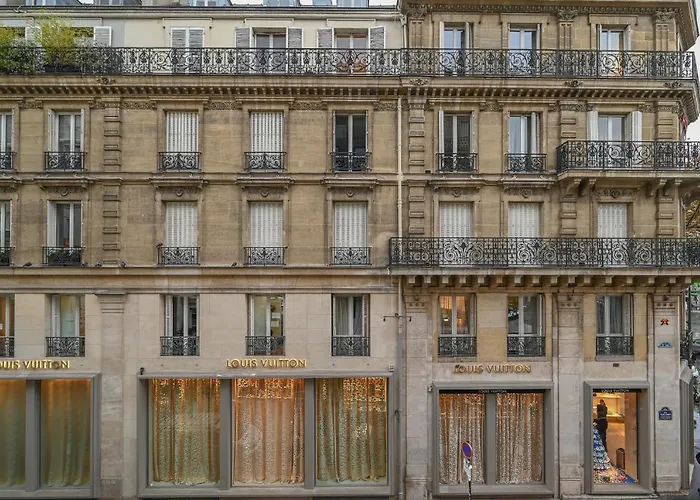 The Place To Be In Saint Germain Des Pres - Montana 2